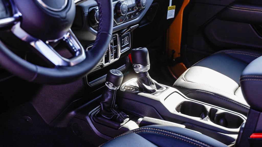 New 2026 Jeep Wrangler Unlimited Sahara AWD/4WD image 24