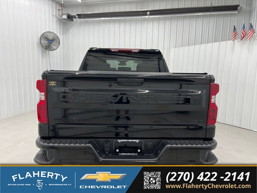 New 2026 Chevrolet Silverado 1500 Custom Trail Boss w/ LPO, Dark Essentials Package AWD/4WD image 4