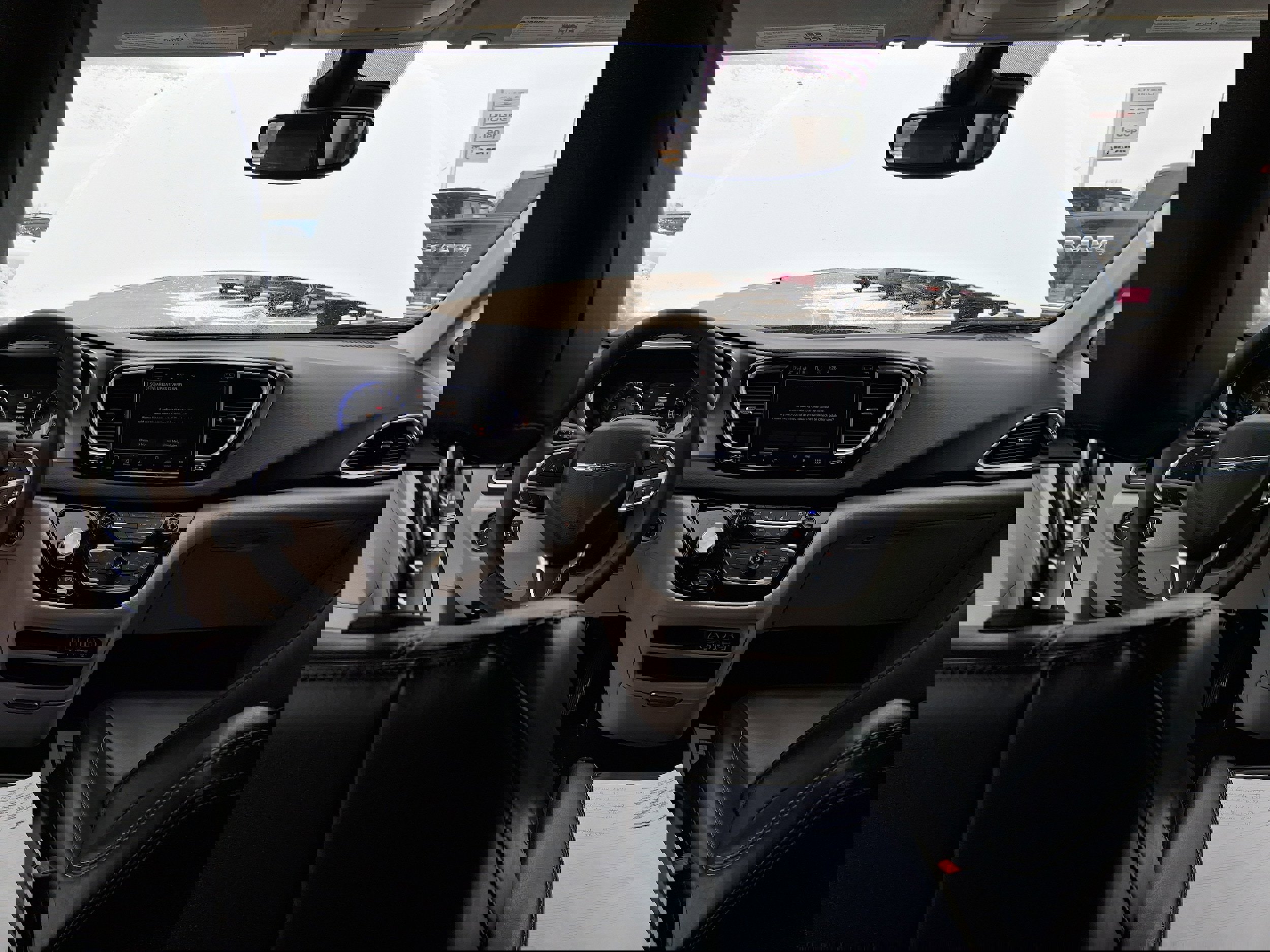 Used 2023 Chrysler Pacifica Touring-L FWD image 13