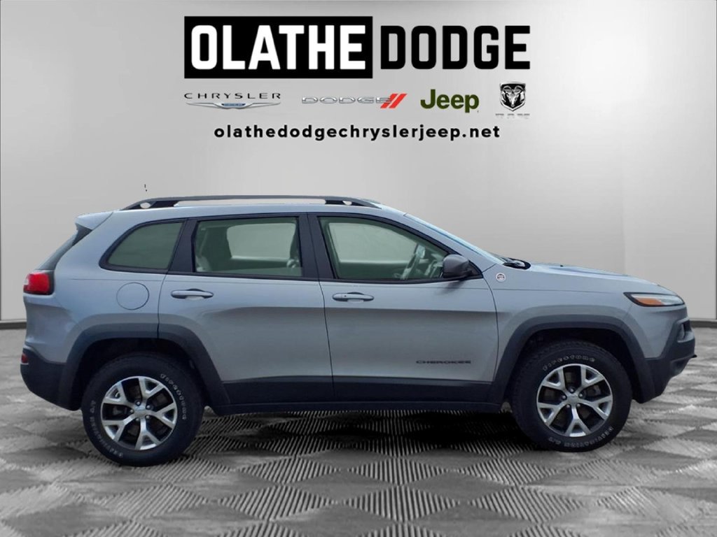 Used 2016 Jeep Cherokee Trailhawk w/ Comfort/Convenience Group AWD/4WD image 32
