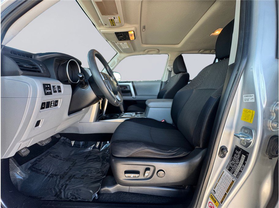 Used 2011 Toyota 4Runner SR5 w/ Convenience Pkg image 11