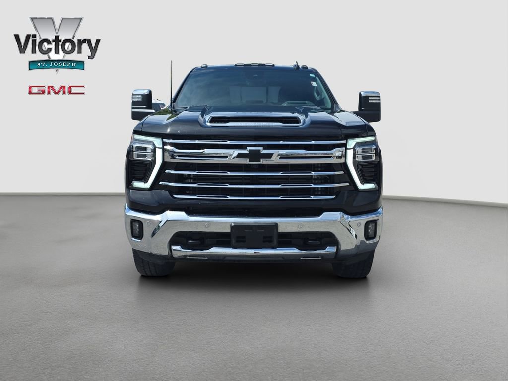 Used 2024 Chevrolet Silverado 3500 LTZ w/ LTZ Premium Package AWD/4WD image 2