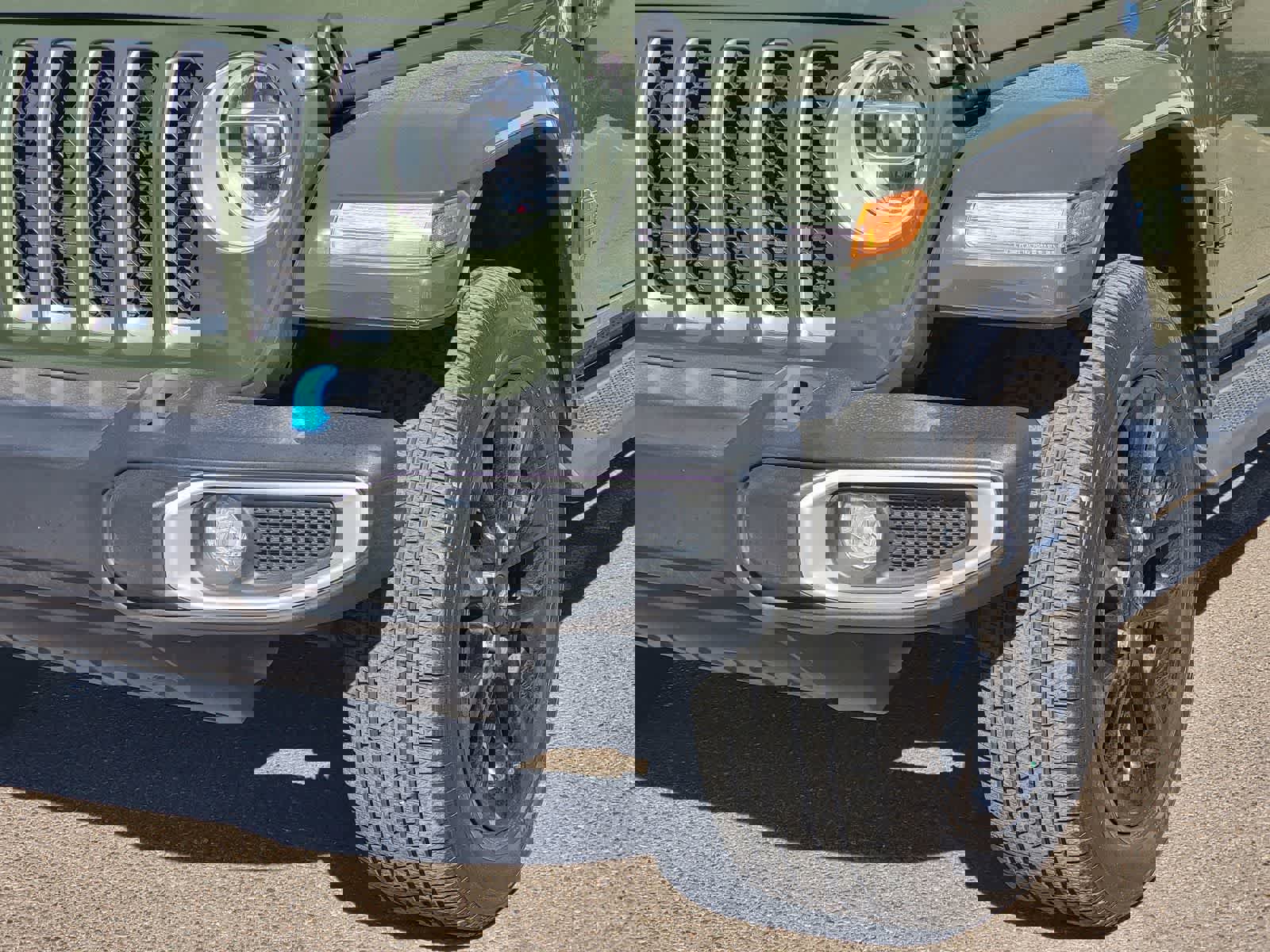 Used 2022 Jeep Wrangler Unlimited Sahara w/ Cold Weather Group image 8