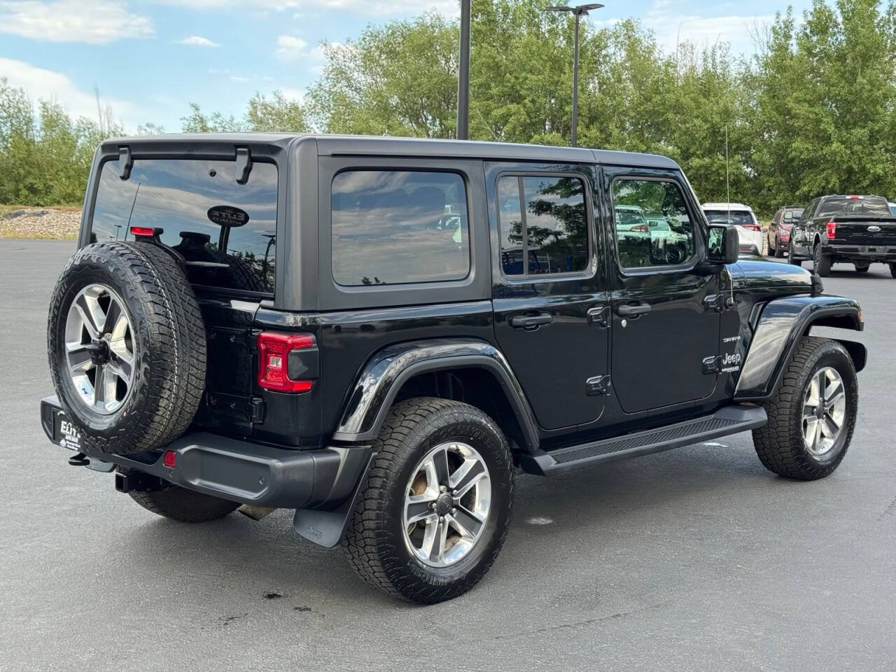Used 2021 Jeep Wrangler Unlimited Sahara w/ Uconnect 4C Nav & Sound Group AWD/4WD image 9
