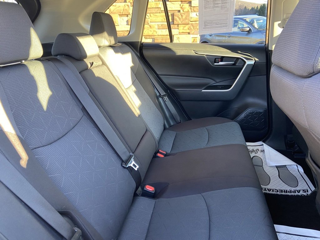 Used 2025 Toyota RAV4 XLE image 32