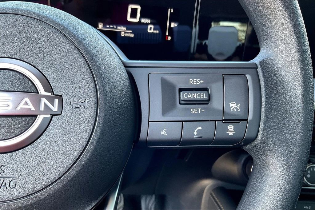 Used 2025 Nissan Kicks SV AWD/4WD image 29