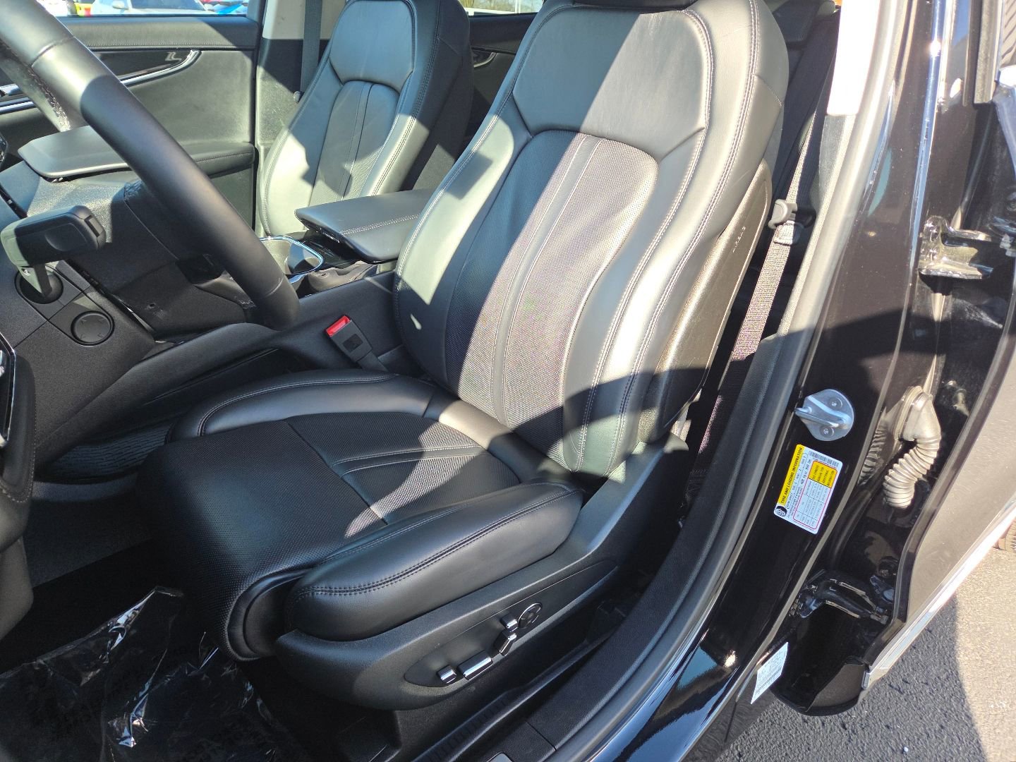 Used 2023 Lincoln Nautilus Reserve w/ Equipment Group 201A AWD/4WD image 22