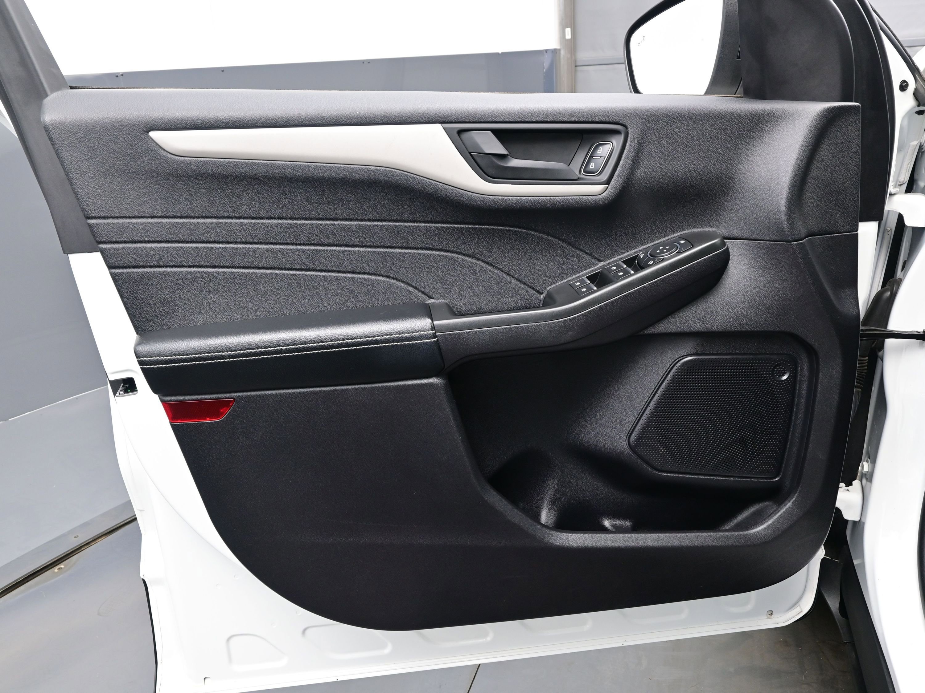 Used 2022 Ford Escape SE w/ SE Sport Appearance Package FWD image 9