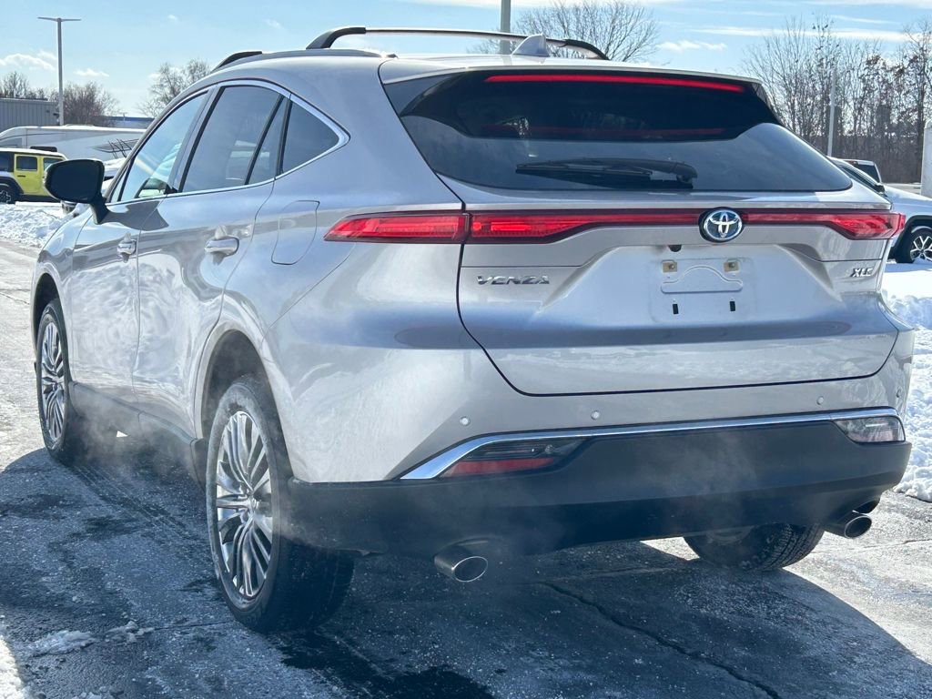 Used 2024 Toyota Venza XLE image 5