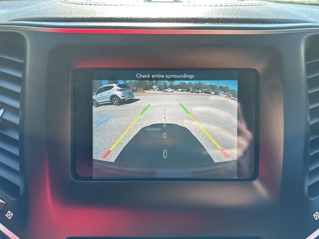 Used 2019 Jeep Cherokee Latitude Plus image 16