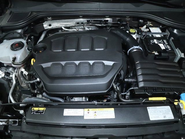 Used 2024 Volkswagen GTI SE FWD image 35