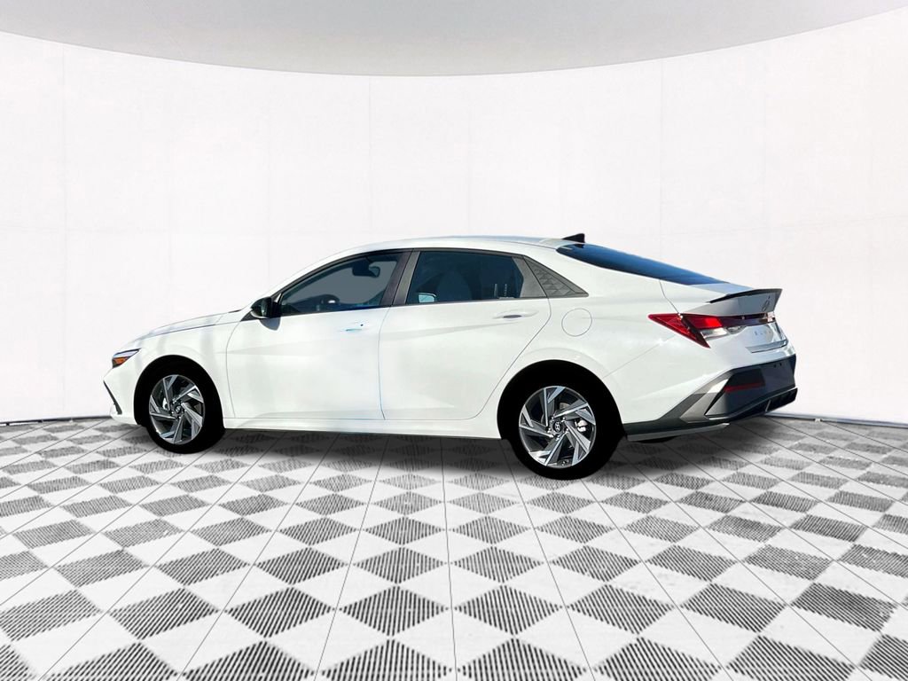 Used 2025 Hyundai Elantra Sport image 7