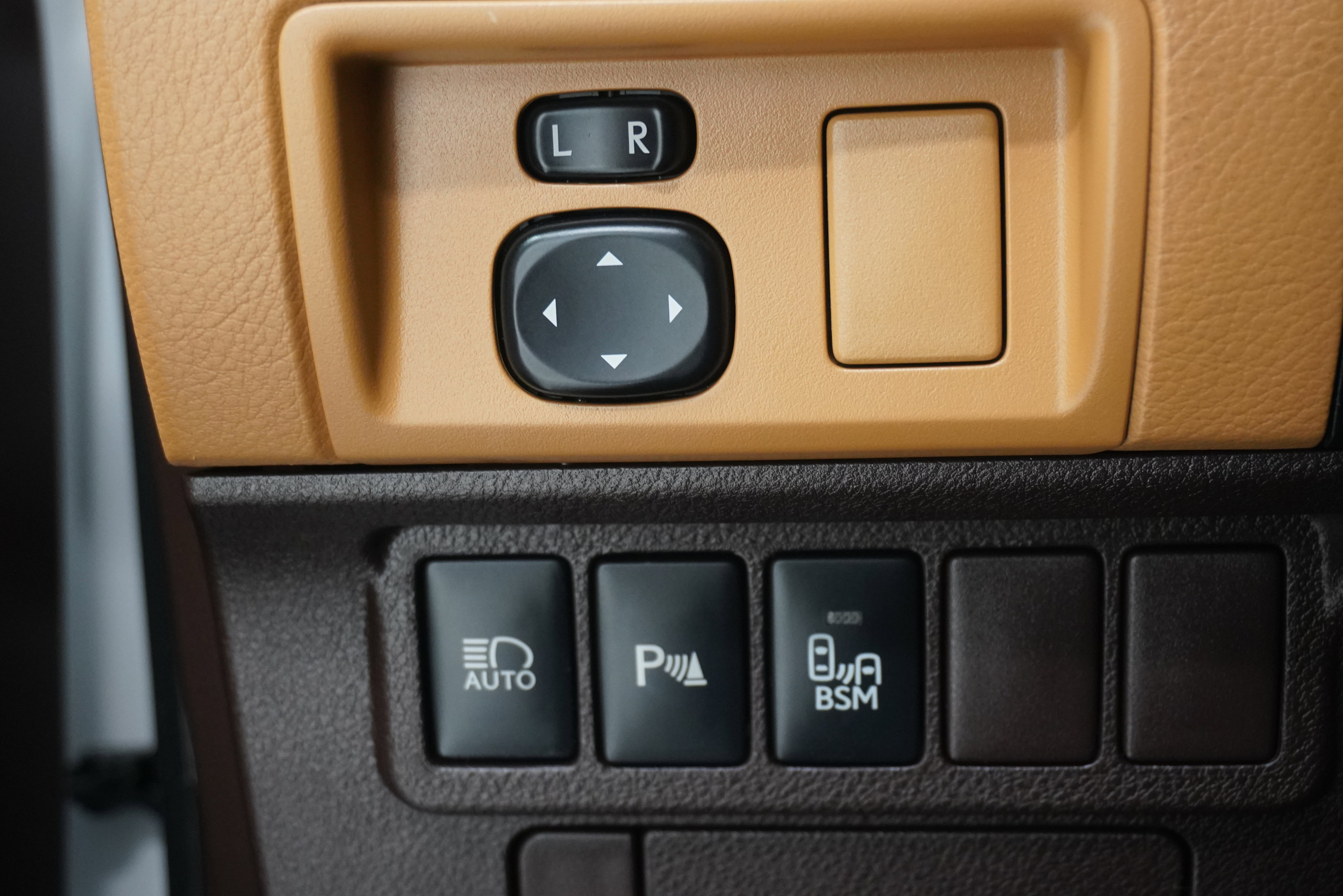 Used 2018 Lexus ES 350 w/ Luxury Package w/Wood Trim FWD image 26
