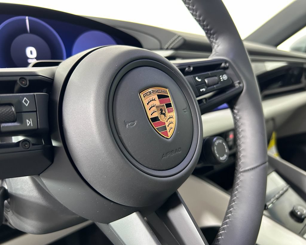 New 2026 Porsche Macan 4 Electric AWD/4WD image 18