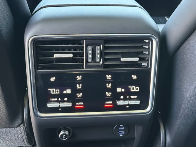 Used 2022 Porsche Cayenne Platinum Edition AWD/4WD image 25