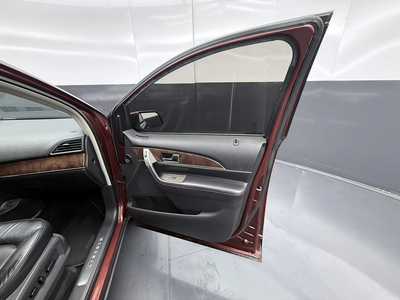 Used 2014 Lincoln MKX AWD w/ Equipment Group 102A image 9