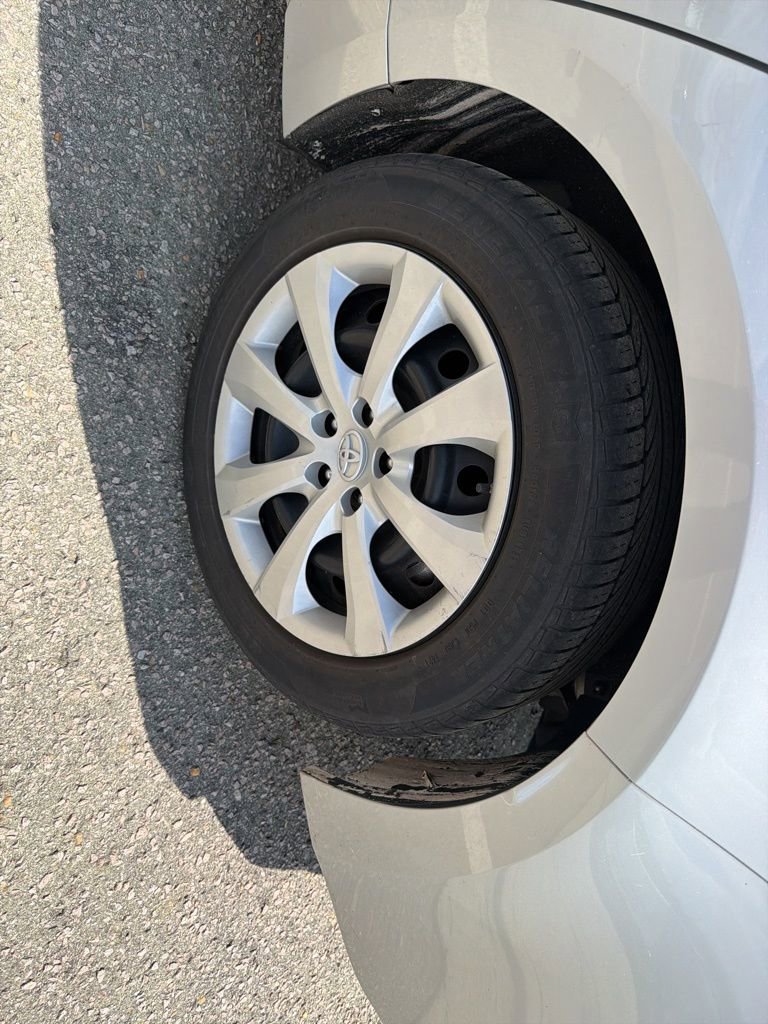 Used 2021 Toyota Corolla LE image 14