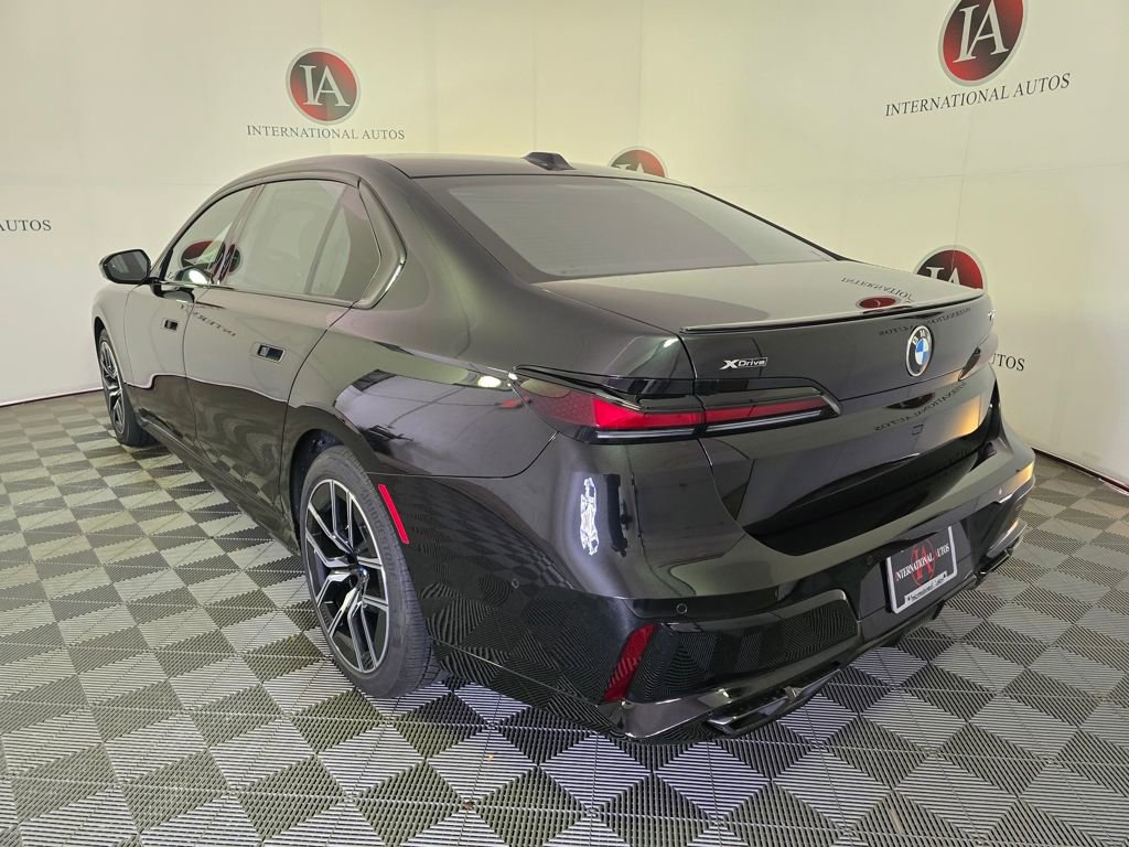 Used 2024 BMW 760i xDrive w/ Executive Package image 7