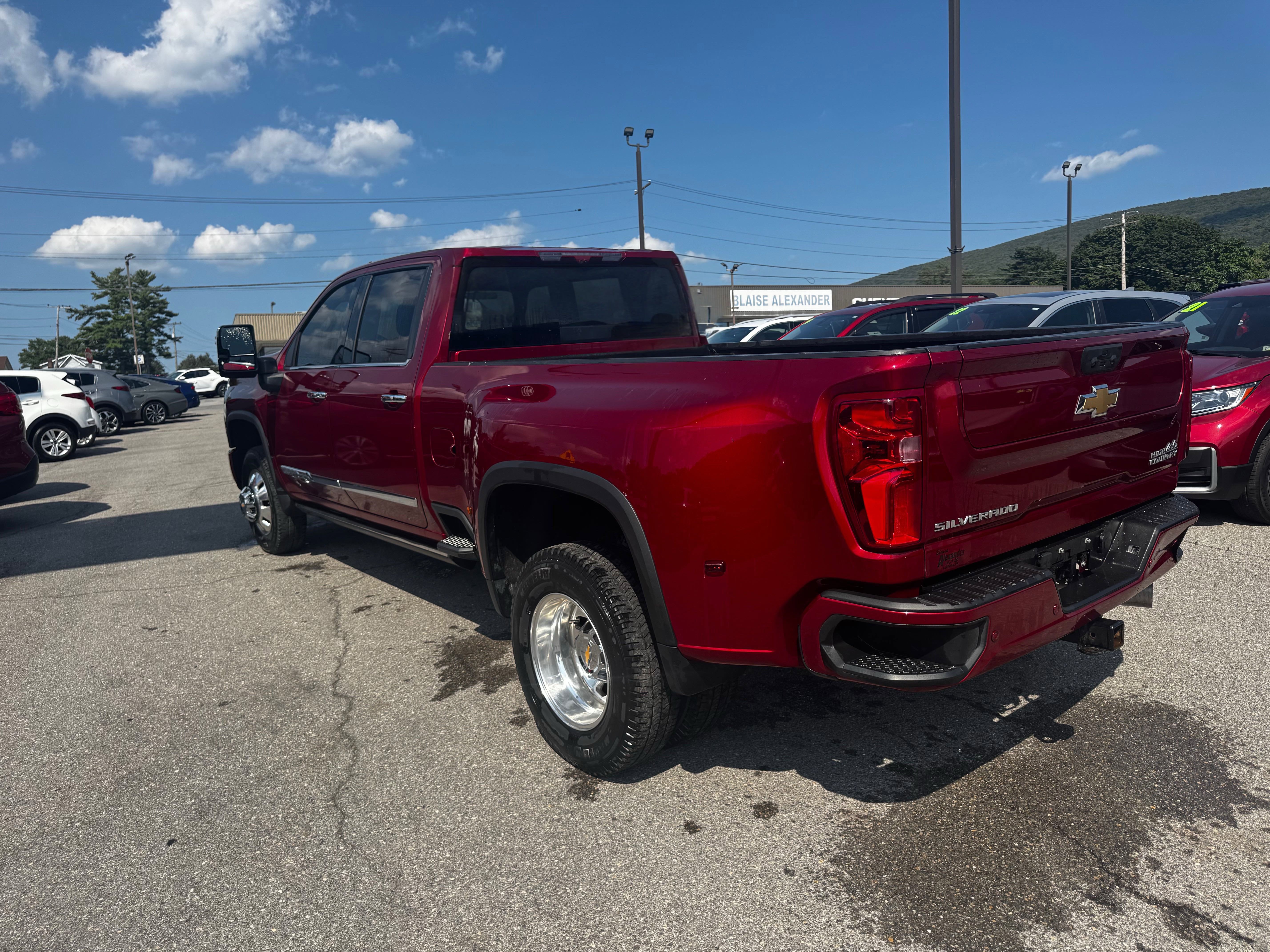 Used 2024 Chevrolet Silverado 3500 High Country w/ High Country Premium Package image 5