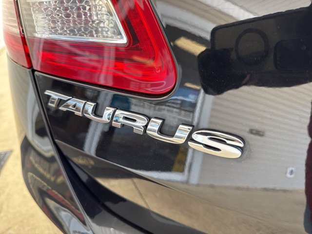 Used 2019 Ford Taurus Limited image 35