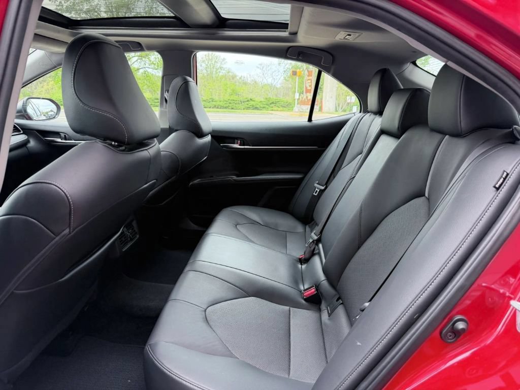 Used 2021 Toyota Camry XSE FWD image 9