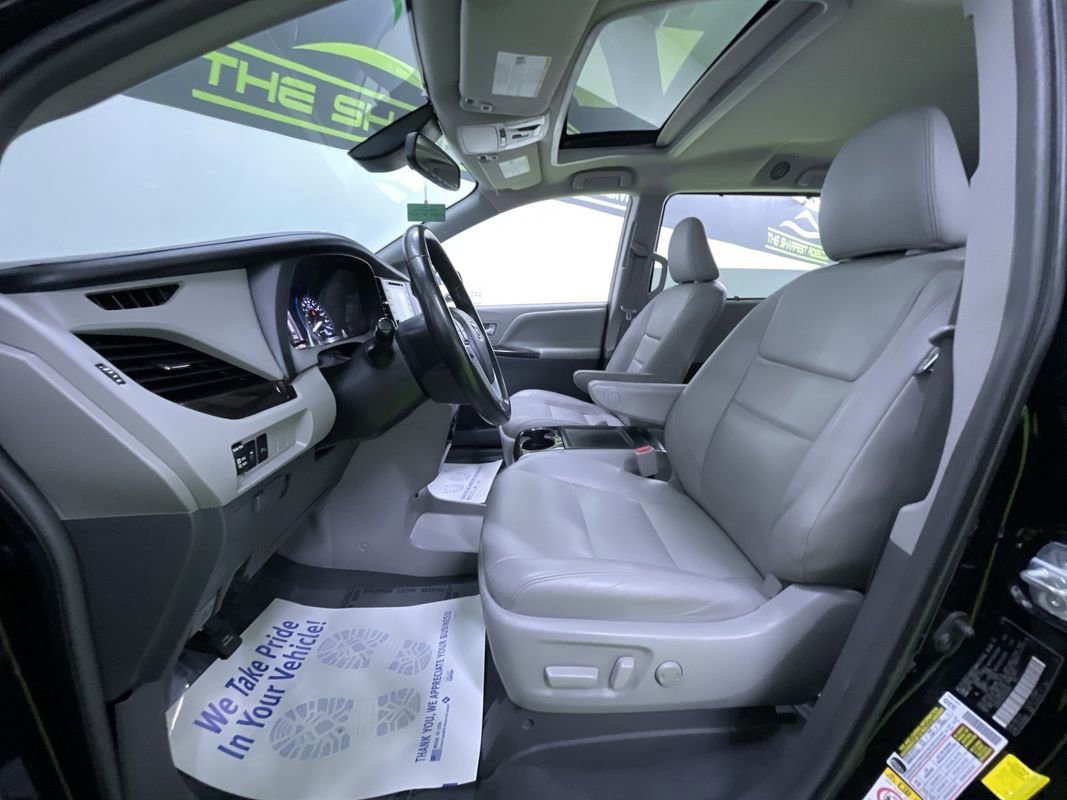 Used 2019 Toyota Sienna XLE w/ XLE Navigation Package image 16