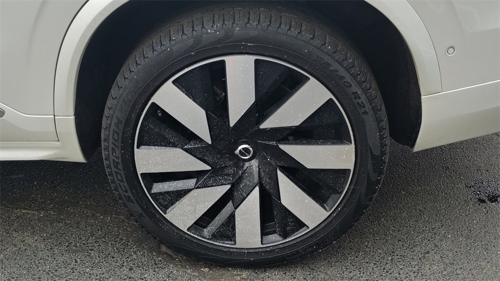 Certified 2024 Volvo XC90 T8 Plus image 30