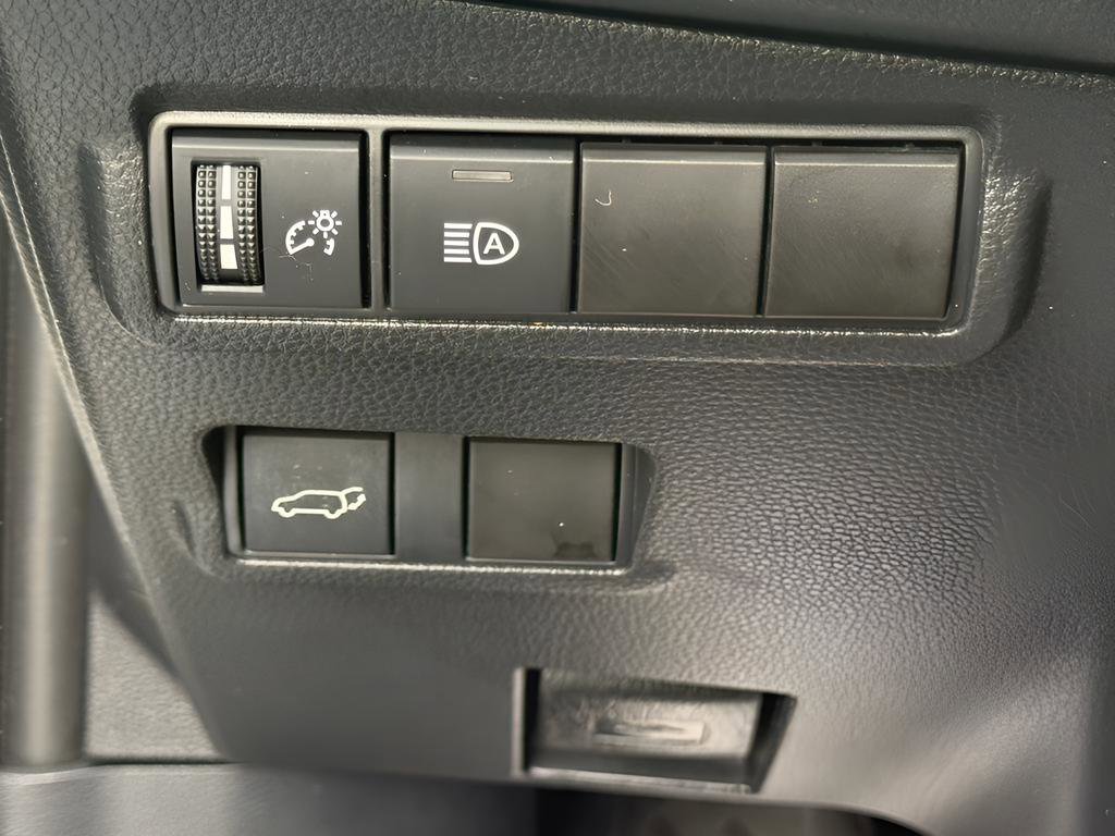 Used 2023 Toyota Corolla Cross XLE w/ Convenience Package AWD/4WD image 25