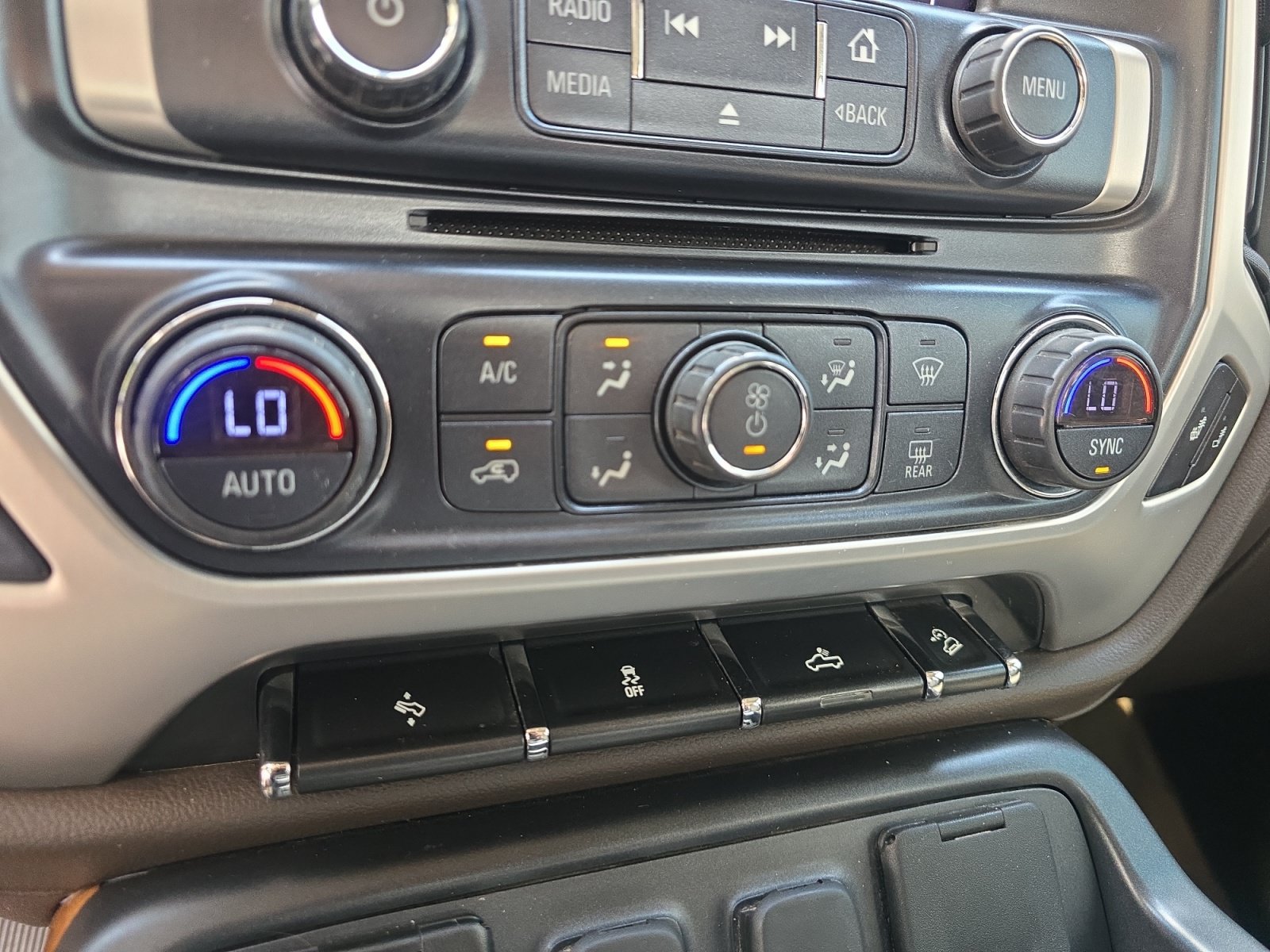 Used 2018 GMC Sierra 1500 SLT w/ SLT Premium Package AWD/4WD image 16