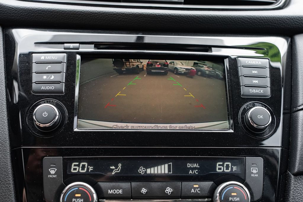 Used 2018 Nissan Rogue SV AWD/4WD image 17