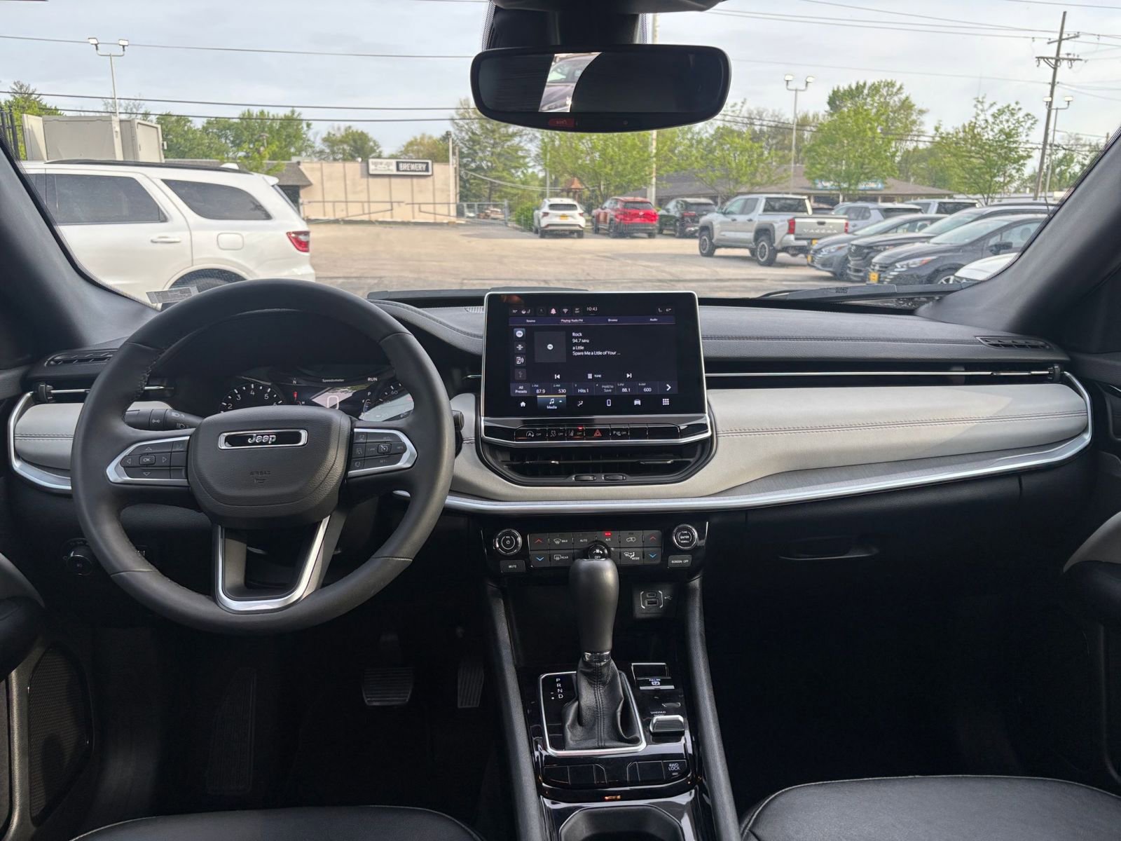 Used 2025 Jeep Compass Limited image 32