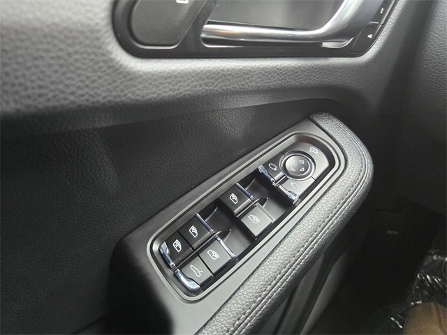 Used 2024 Porsche Macan image 31