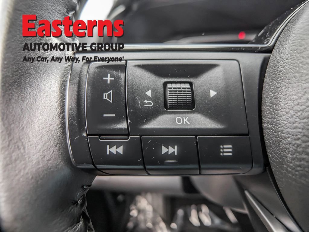 Used 2022 Nissan Pathfinder SV AWD/4WD image 29