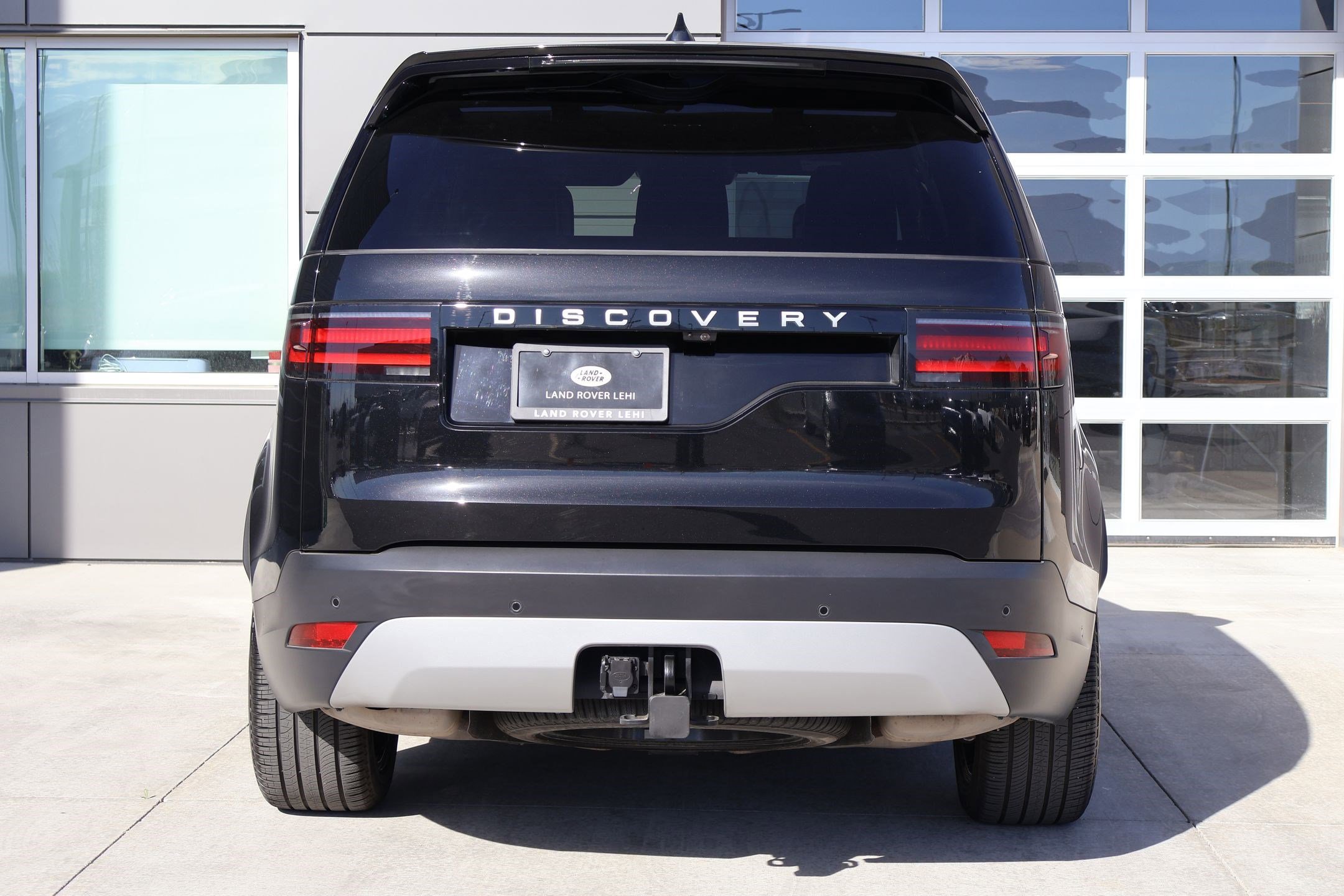 Certified 2025 Land Rover Discovery S image 9