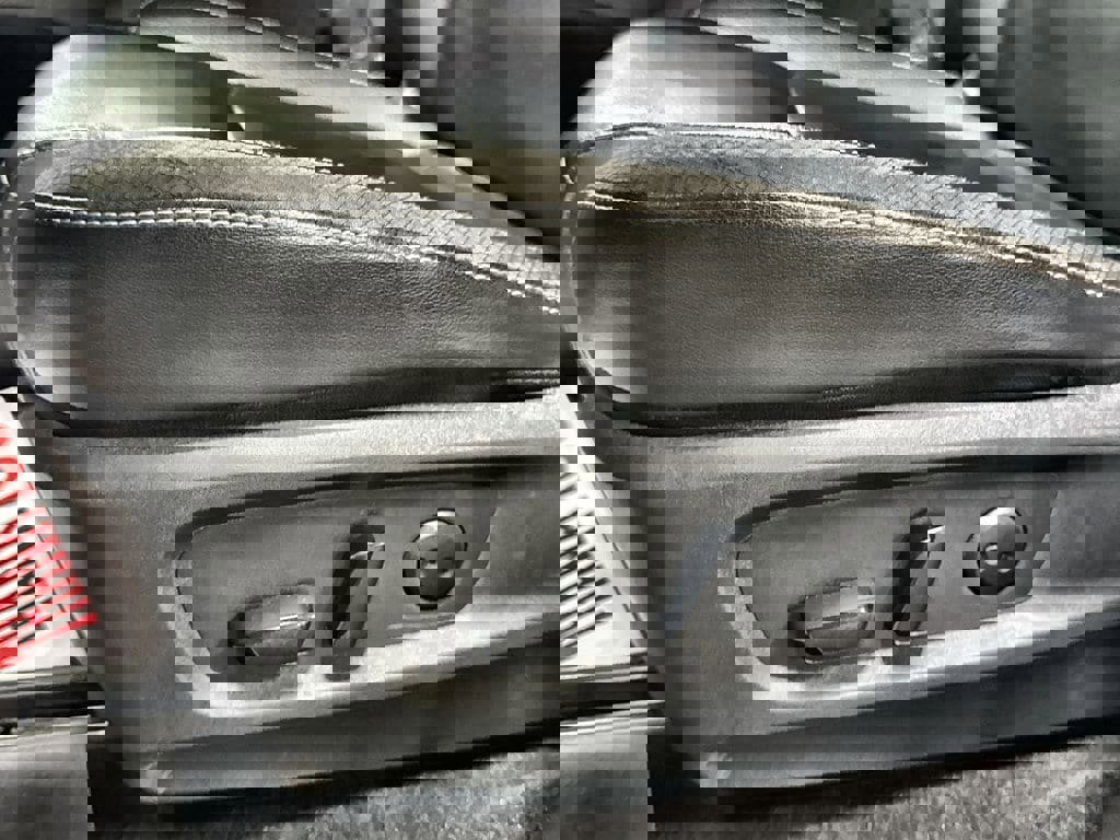 Used 2025 Nissan Pathfinder SL image 13