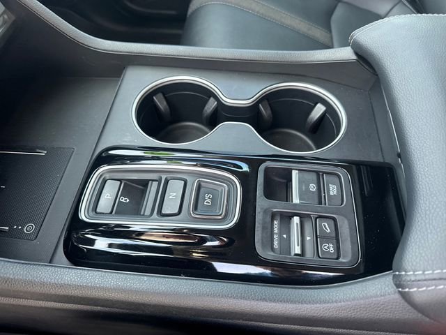 Used 2024 Honda Pilot Touring image 15