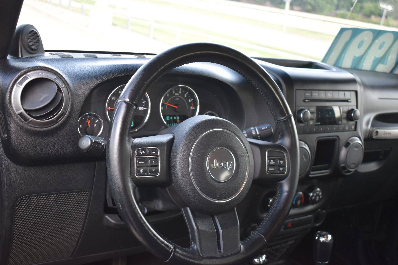 Used 2012 Jeep Wrangler Sport w/ Connectivity Group AWD/4WD image 4