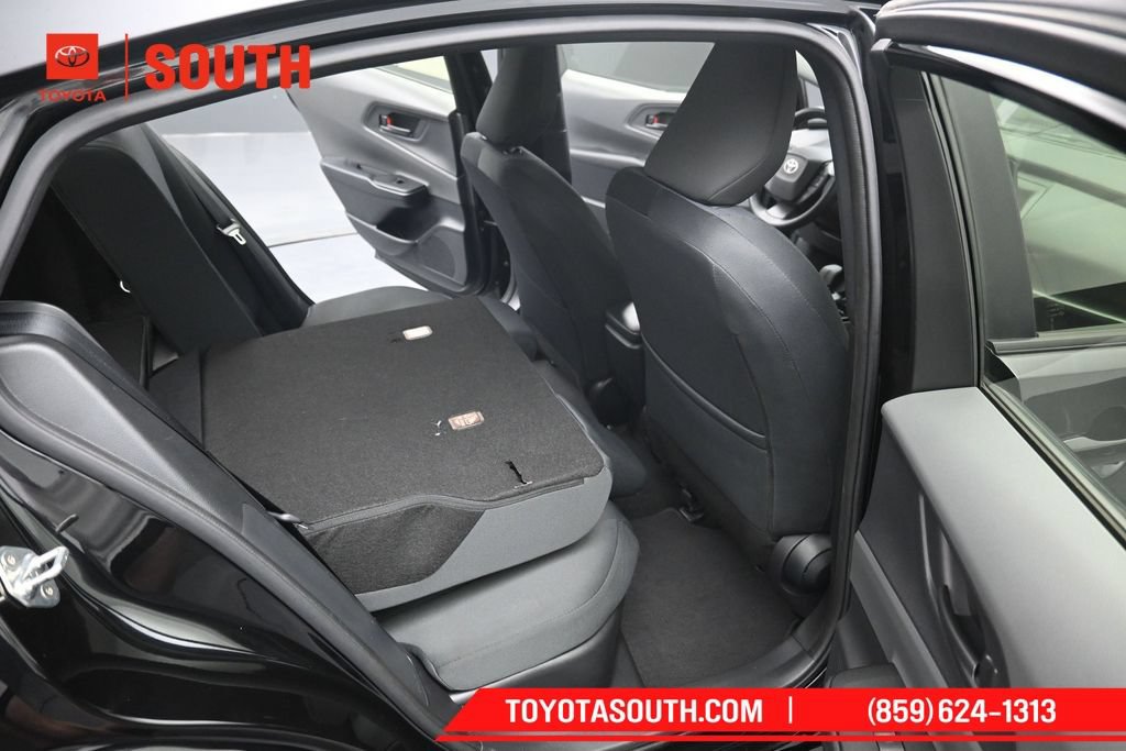 Used 2025 Toyota Prius LE AWD/4WD image 29