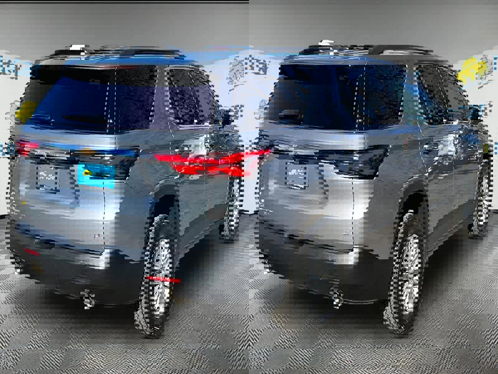 Used 2023 Chevrolet Traverse LT image 6