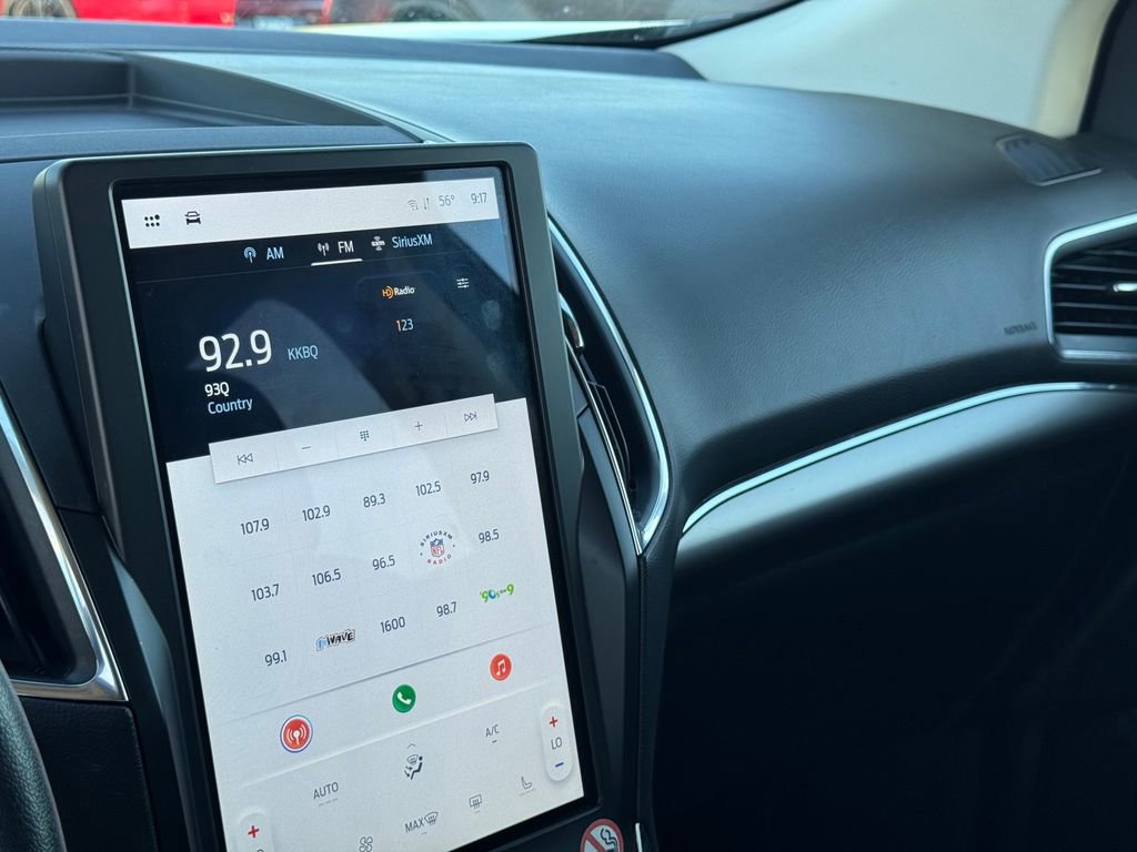 Used 2024 Ford Edge Titanium image 28