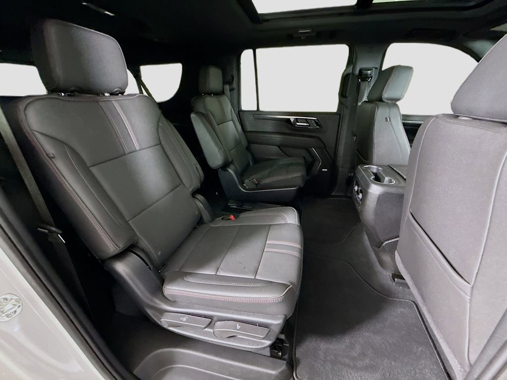 Used 2025 Chevrolet Suburban RST w/ RST Capability Package AWD/4WD image 29