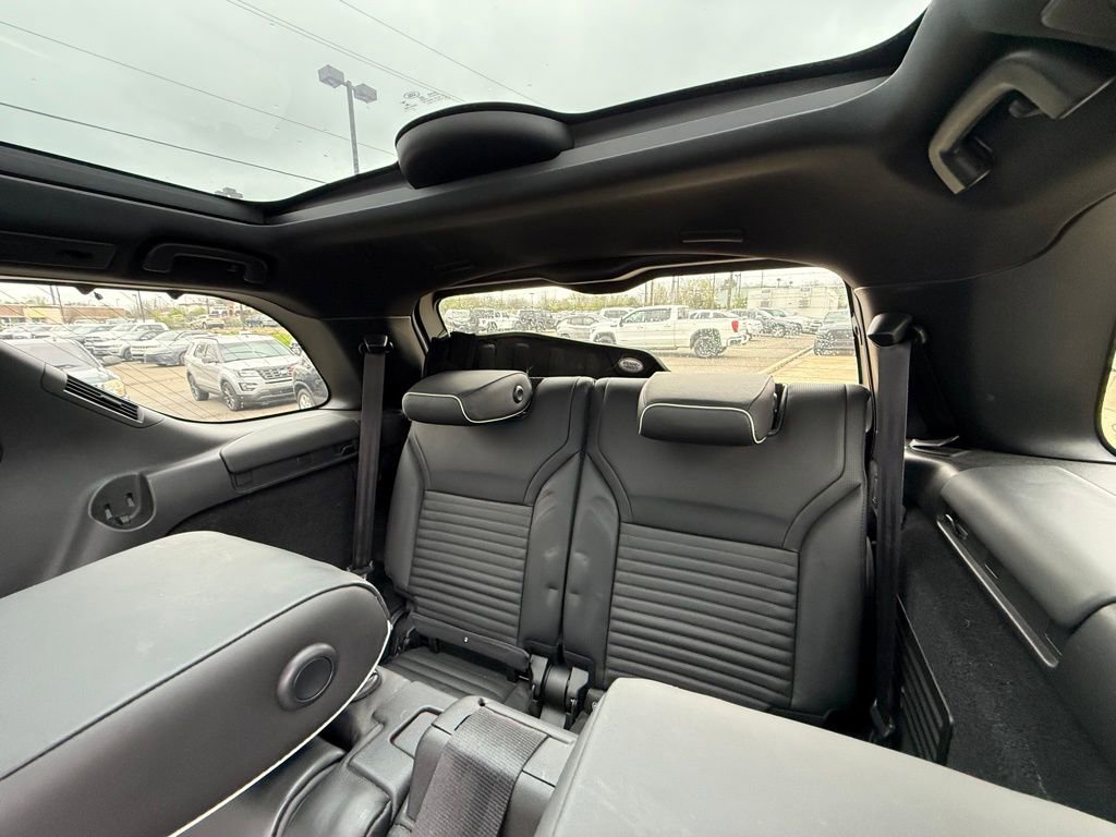 Used 2017 Land Rover Discovery HSE image 26