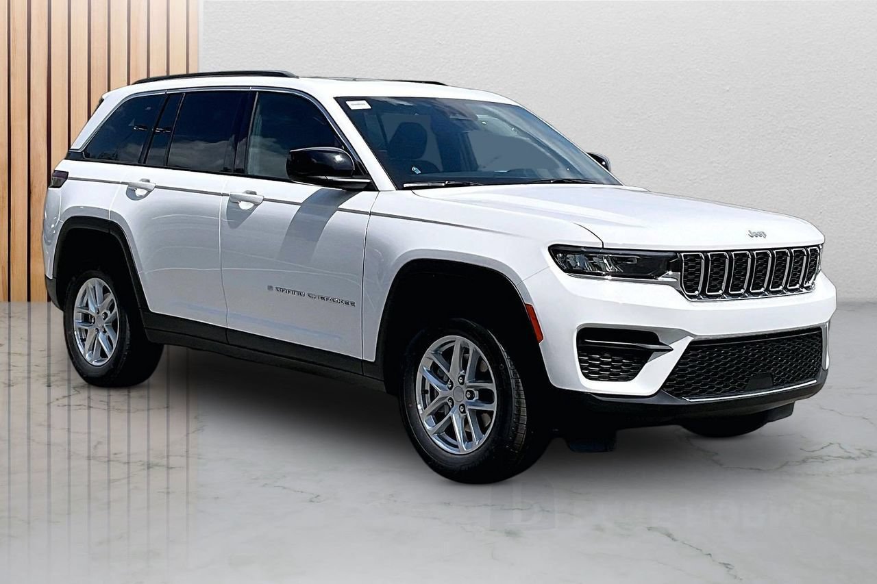 New 2026 Jeep Grand Cherokee Laredo X RWD image 2