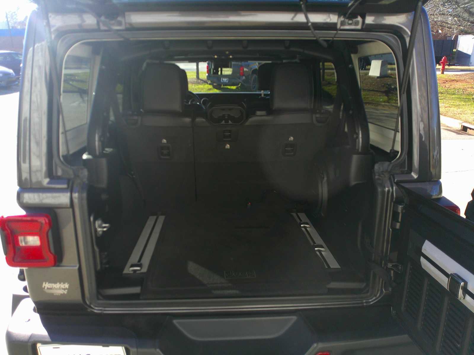 Used 2021 Jeep Wrangler Unlimited Rubicon w/ Trailer Tow Package image 32