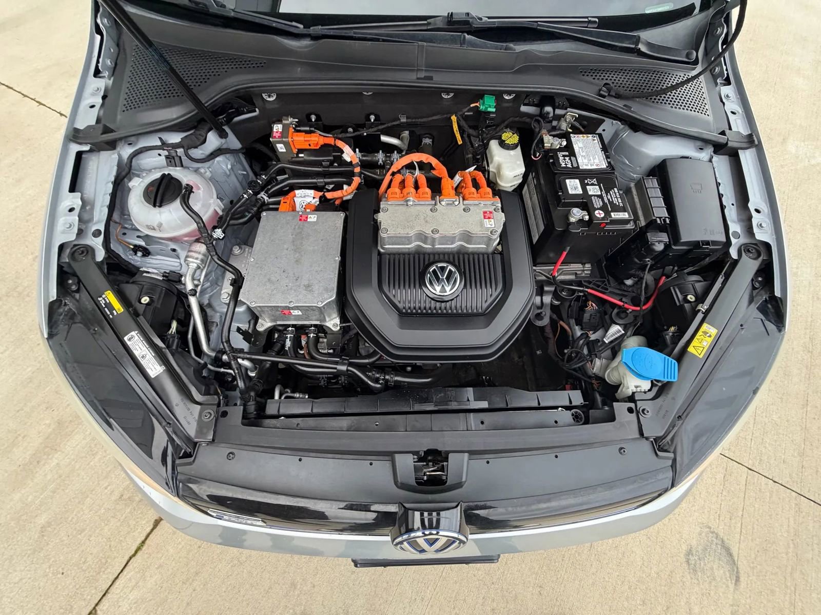 Used 2016 Volkswagen e-Golf SE image 29