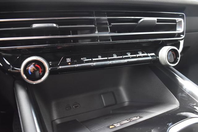 New 2026 Chevrolet Traverse LT w/ Driver Confidence Package FWD image 32