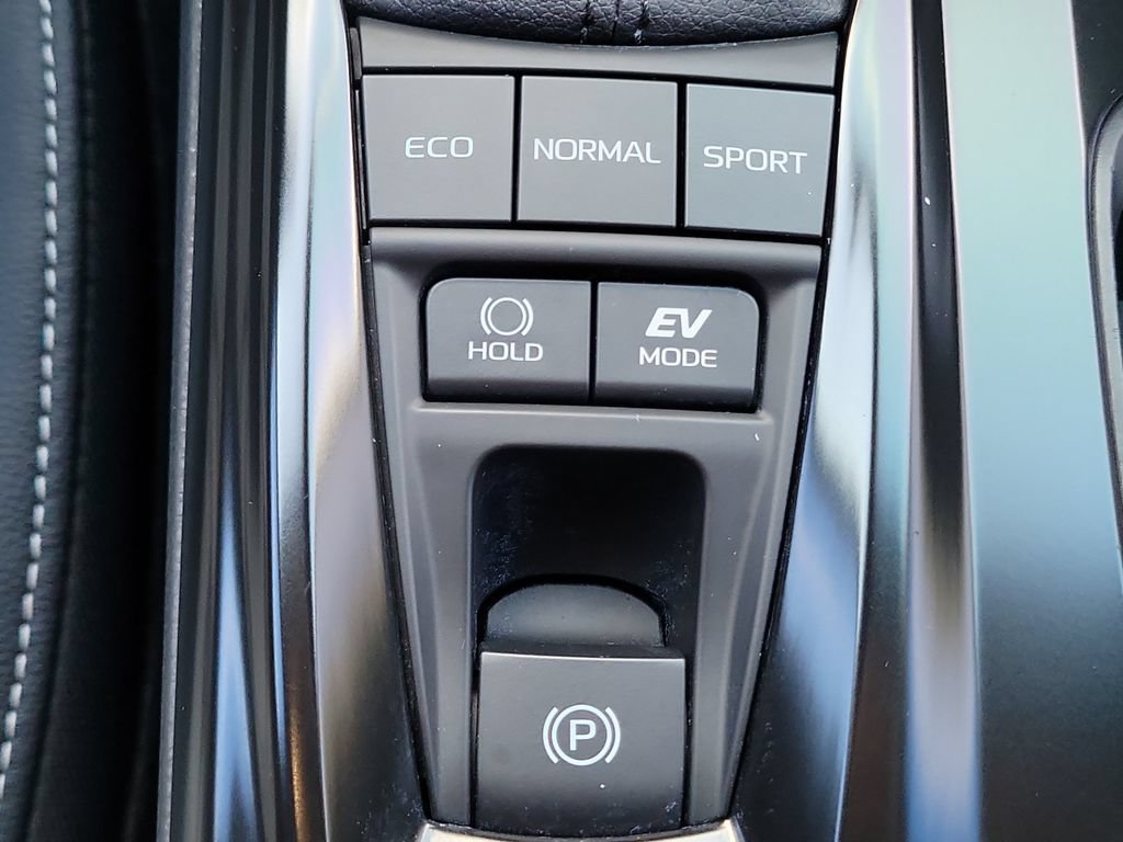 Used 2025 Toyota Camry SE w/ Convenience Package FWD image 32