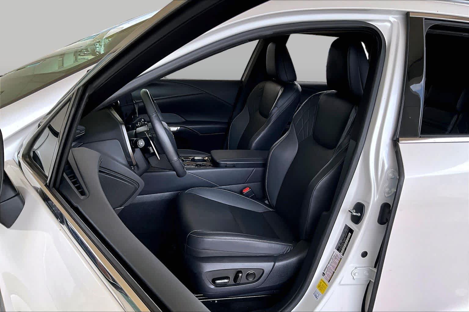 Used 2024 Lexus RX 350 Premium w/ Accessory Package (Z1) FWD image 7