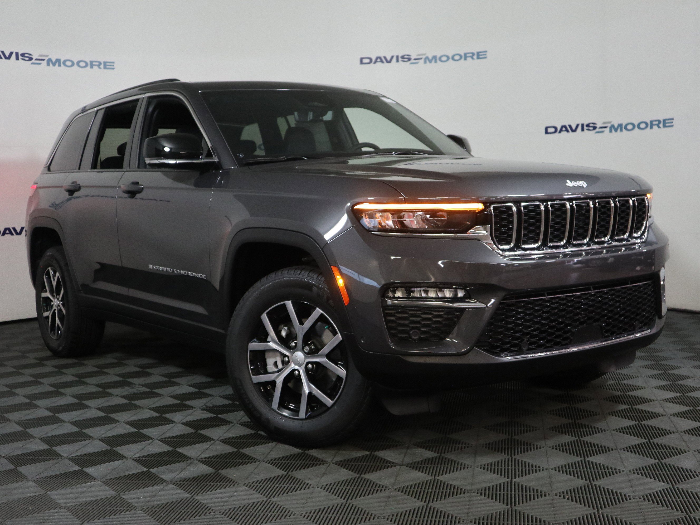 New 2025 Jeep Grand Cherokee Limited w/ Luxury Tech Group II video 2