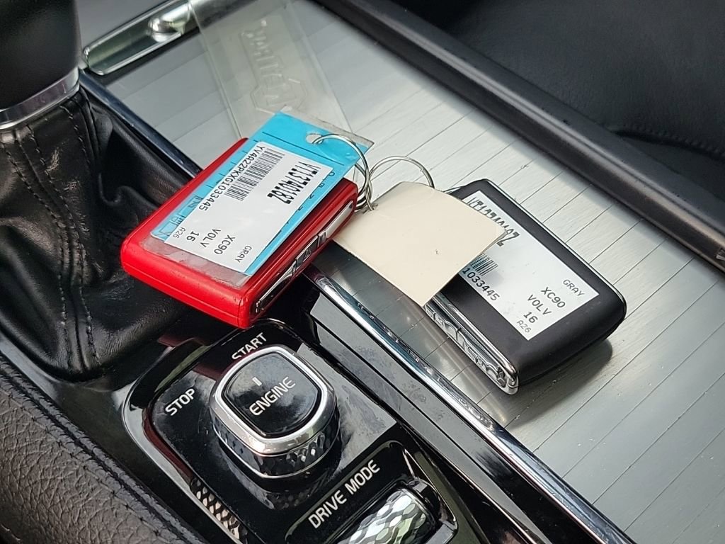 Used 2016 Volvo XC90 T6 Momentum w/ Vision Package image 24